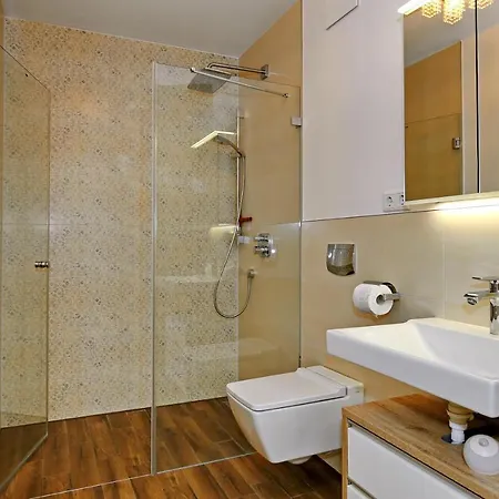 Linden-palais 25 Apartment *